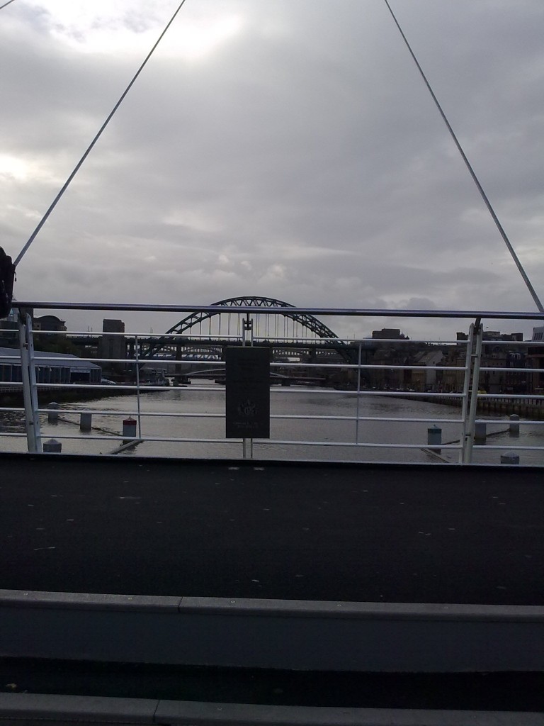 14112009062 Newcastle: Ganze Brückenherrlichkeit im Bild eingefangen.